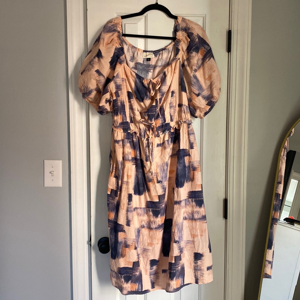 Universal thread puffed sleeve midi dress